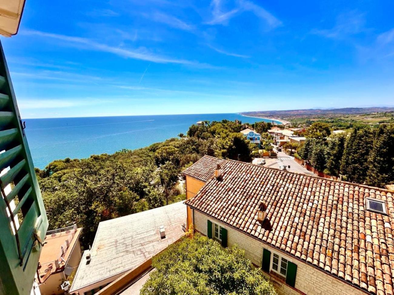 Апартаменты Paulis - Semiattico In Pieno Centro A Sirolo, Con Meravigliosa Vista Mare Экстерьер фото